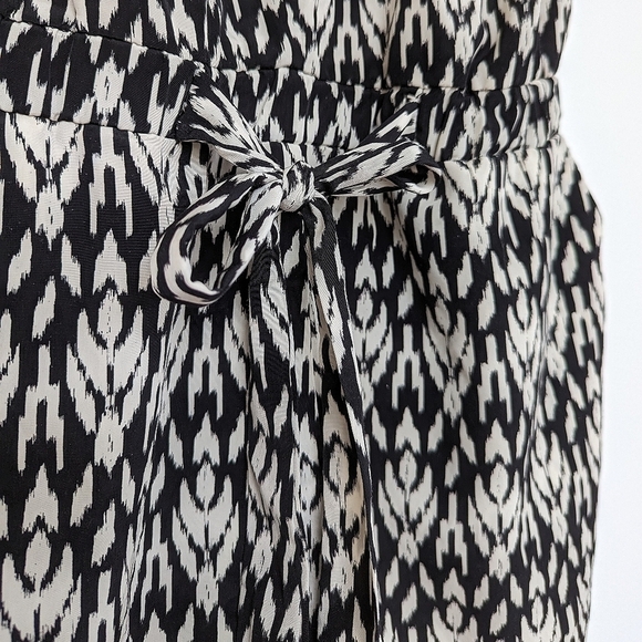 Ikat Print Black/ Cream Geometric V Neck Tank Drawstring Waist Romper- sz S - Picture 4 of 5